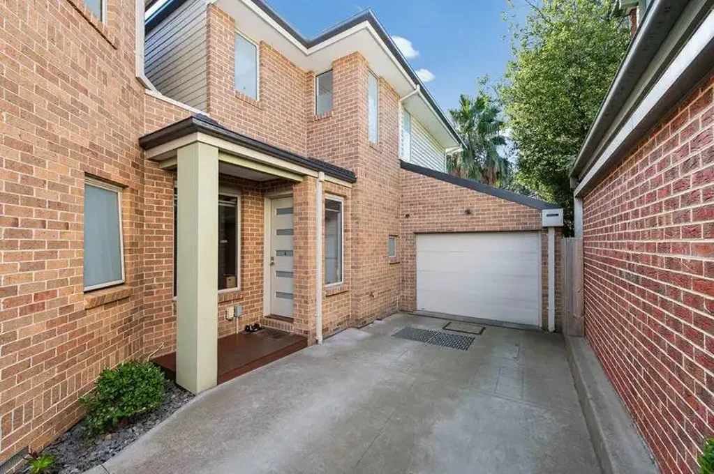 Moonee Ponds 3 Bedroom First-Class Home, Very Low Outgoings