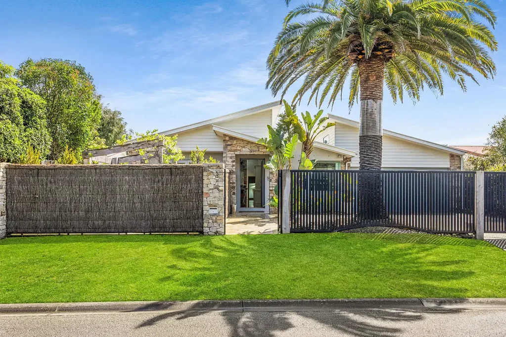 Rye 3 Bedroom One Level, Private Setting, Position Perfect