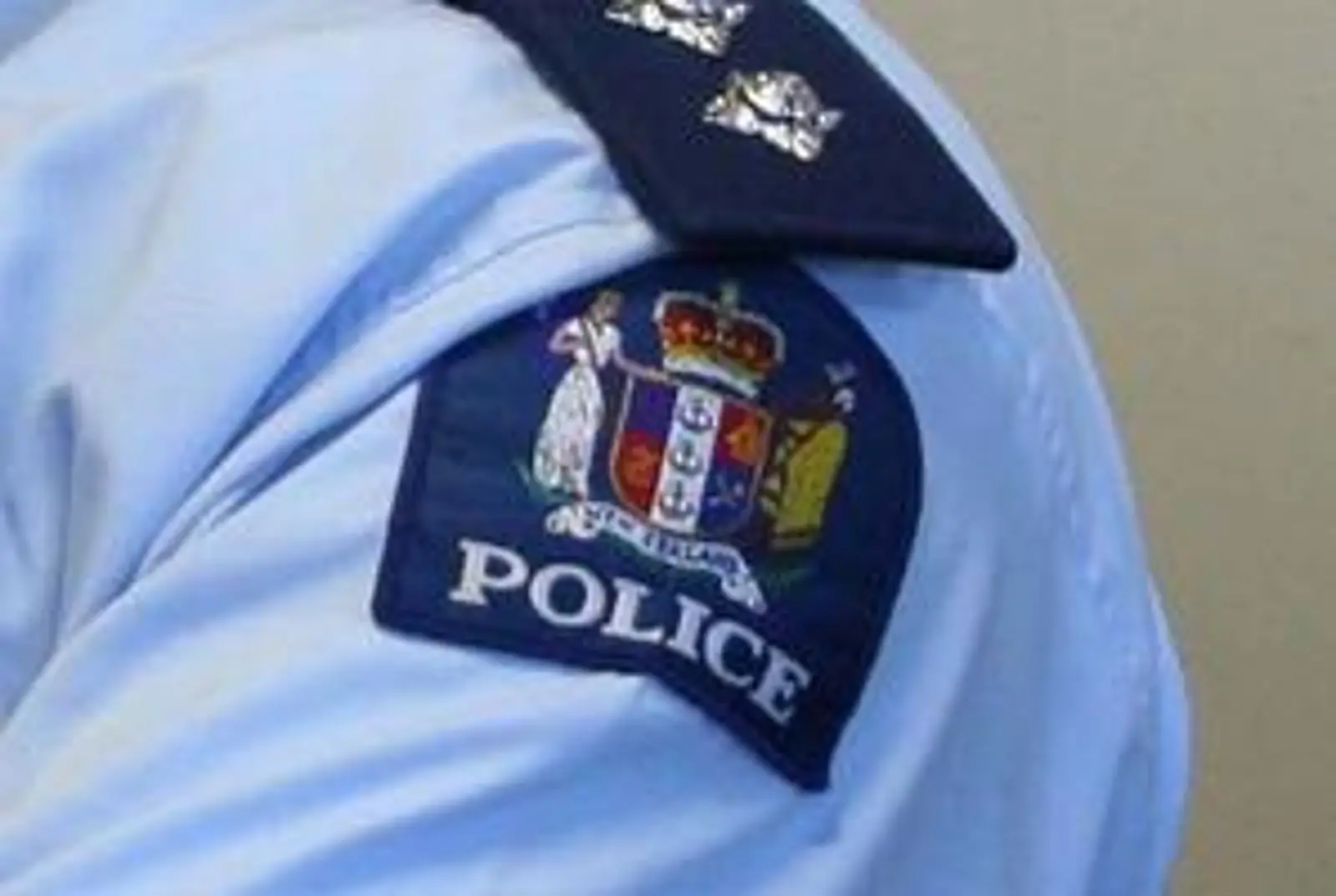 西区警察向女下属暴露私处被停职
