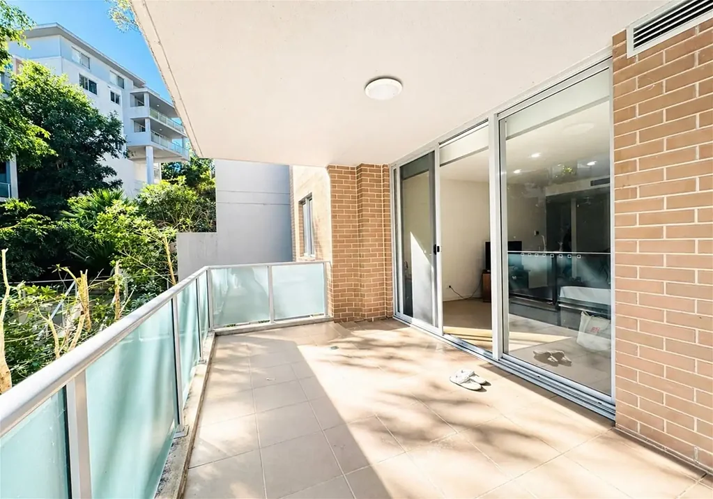 Turramurra 2 Bedroom Spacious Full-Brick Apartment in the Heart of Turramurra