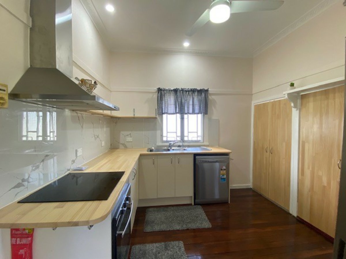 28 EDWARD ST, WONDAI QLD 4606, 0 chambres, 0 salles de bain, House