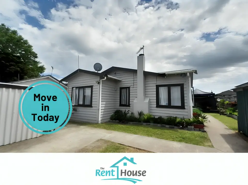 Coastal Bungalow Living - 3 Bedrooms, Large Deck & Great Location