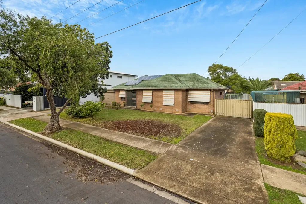 Gepps Cross 3 Slaapkamer Traditional Family Home With Abundance of Potential!
