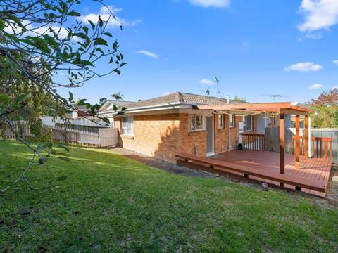 Pakuranga Heights 2房  Affordable, Solid & Superbly Located