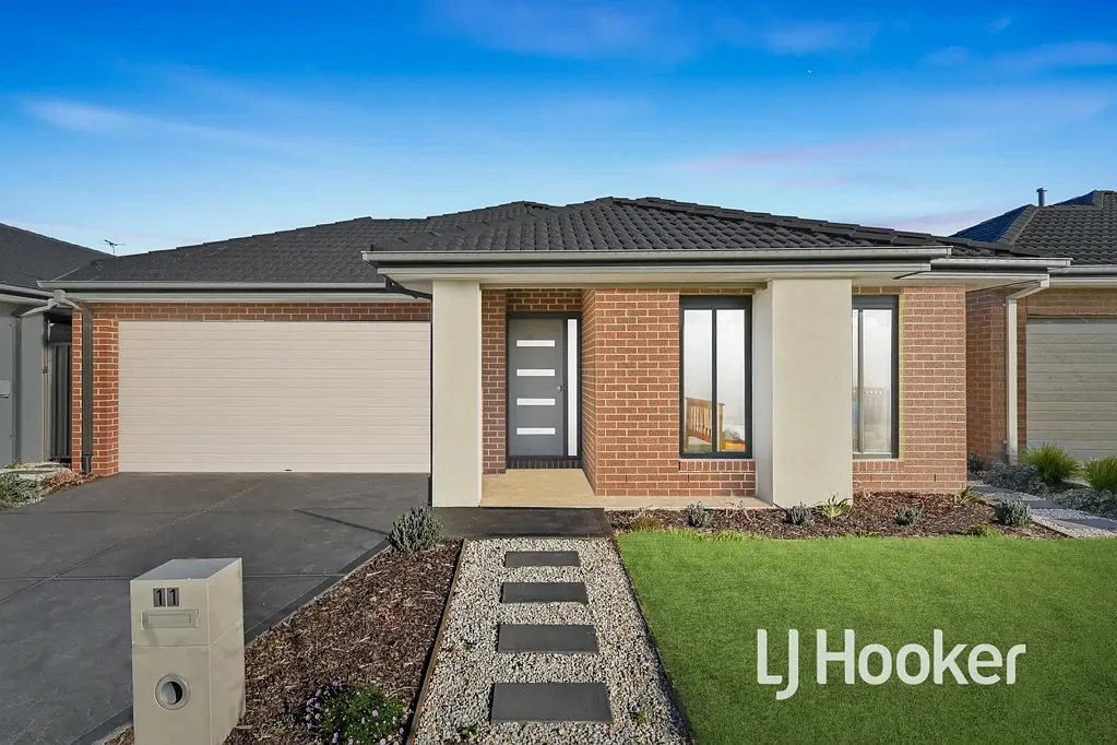 11 Theatre Circuit, Clyde North, VIC 3978
