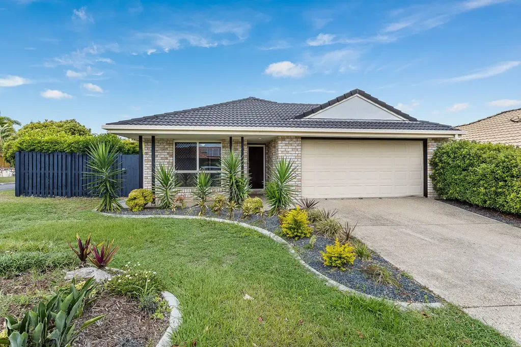 North Lakes 4침실 Family Home on great size block with Side Access!