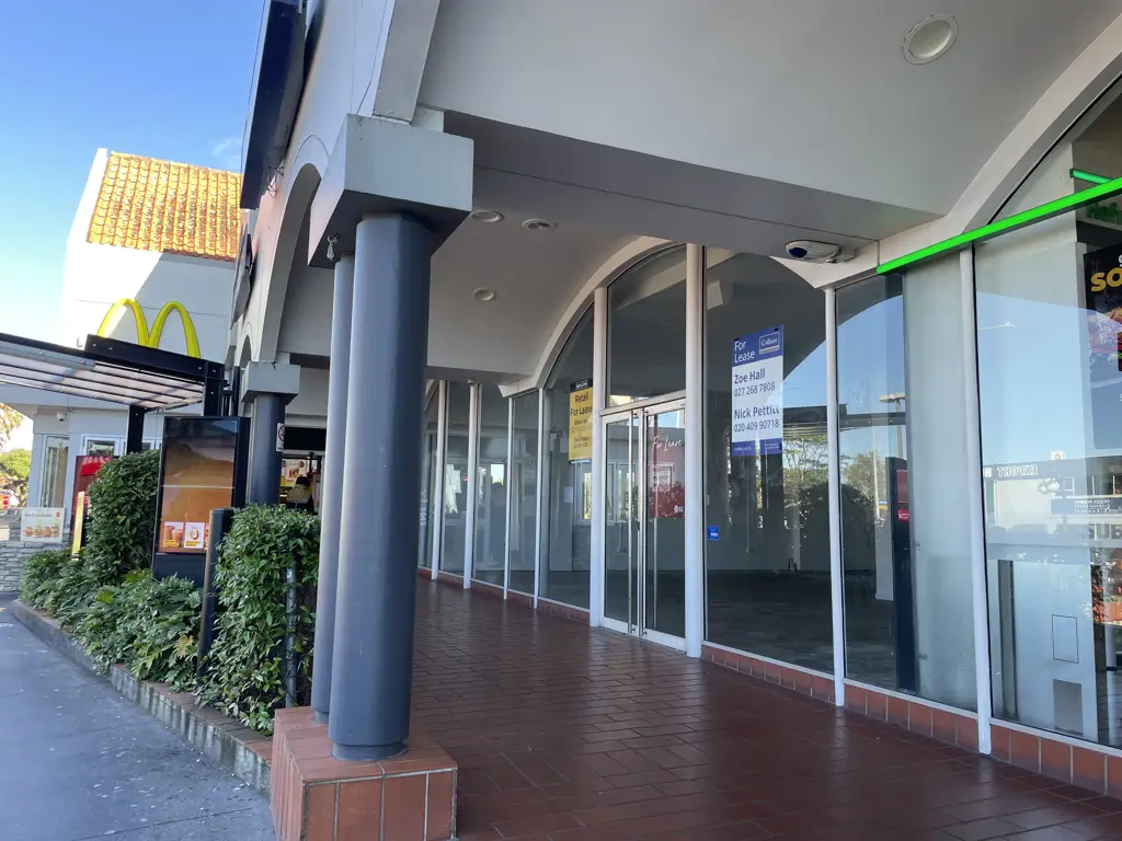 Royal Oak Street Exposure on Manukau Road, Dont Miss Out!