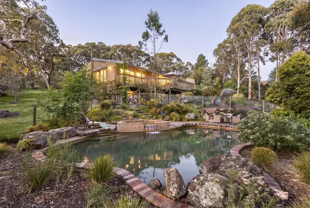 Warrandyte 5Phòng ngủ Elevated Family Living on a Picturesque Warrandyte Acre
