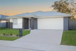 25 SUNSET DR, Thornton