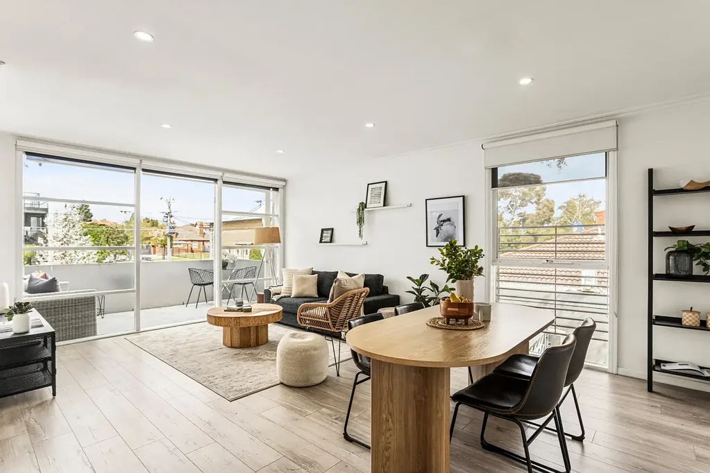 Balaclava 1Moenga Oversized Spaces Filled with Light