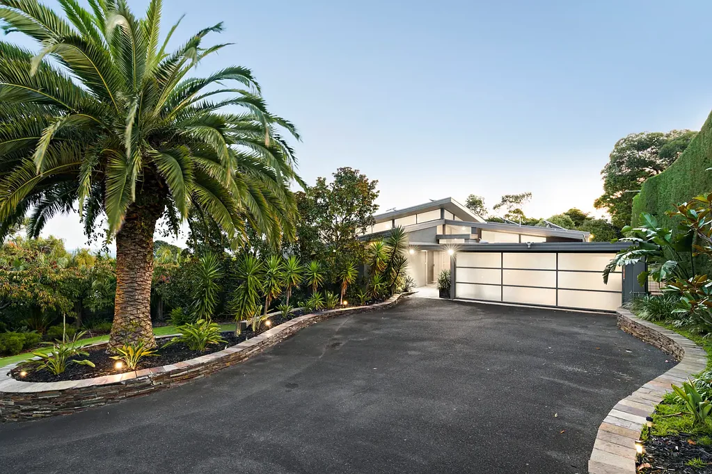 Mount Eliza 5 Bedroom Resort-Style Living: A Magnificent Family Estate