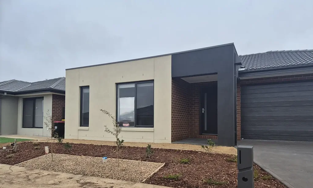 Modern Family Living in a Prime Truganina Location