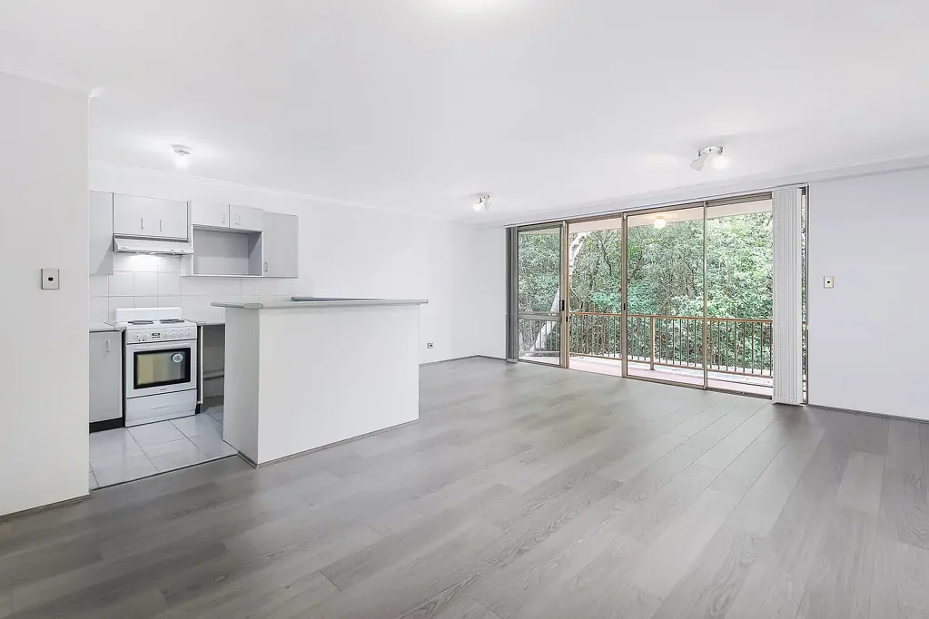 Updated Apartment with Gym & Pool Facilities