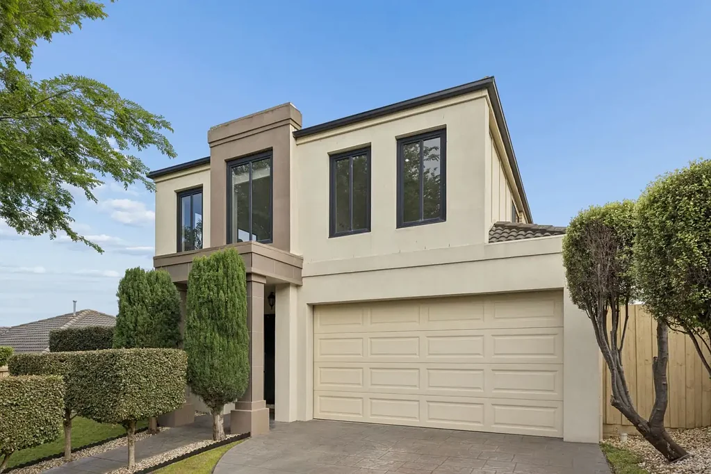 Lynbrook 3कमरा Big Backyard. Big Deck. Big on Family Living.