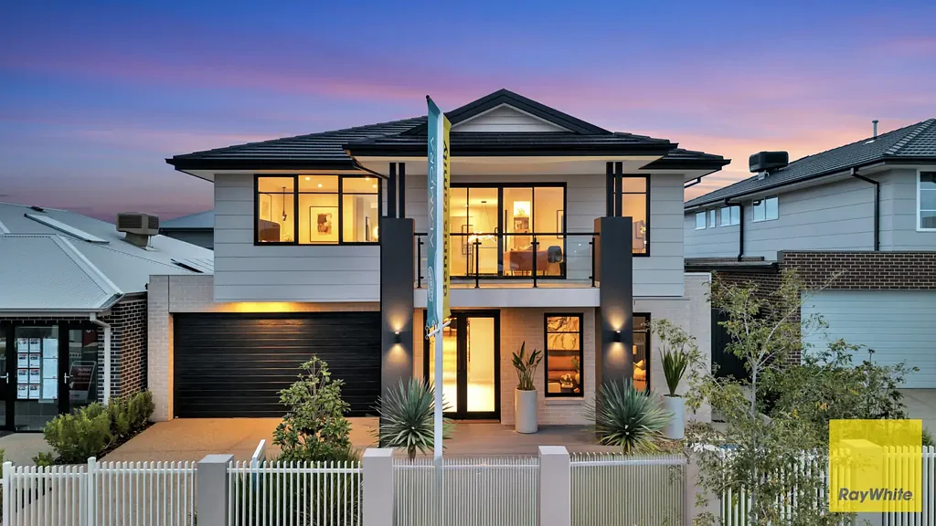 Tarneit 5غرفة نوم East Facing Luxurious Double-Storey Display Home in Alamora Estate!