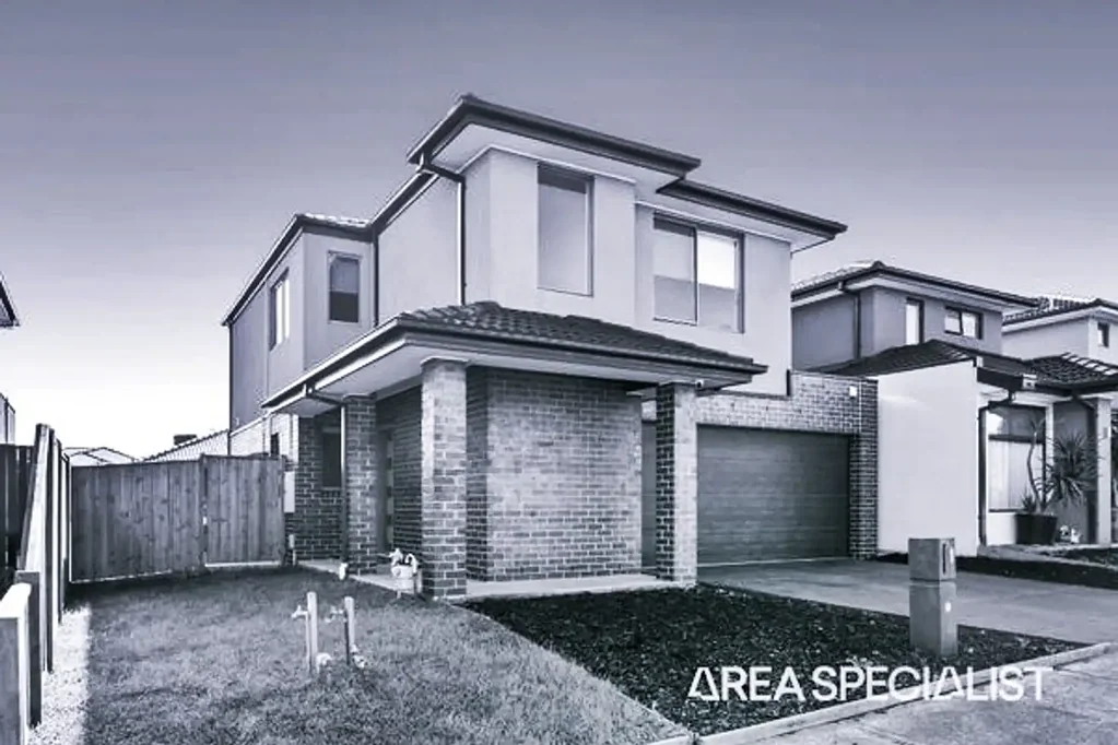 1 Moroak Crescent, Clyde North, VIC 3978