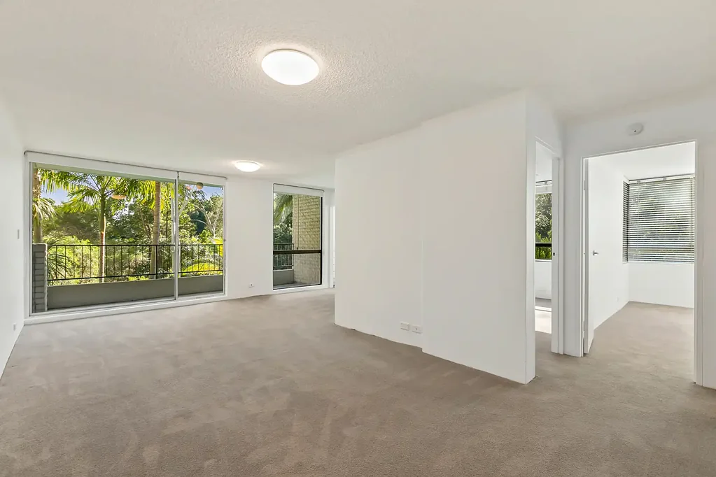 SPACIOUS, LIGHT-FILLED APARTMENT IN ONE OF THE EAST'S MOST BEAUTIFUL AND TRANQUIL ENCLAVES