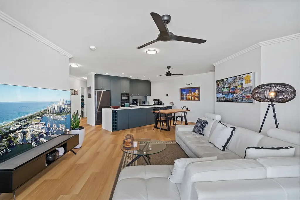 Cairns City 2Moenga Premium CBD apartment fully renovated with outstanding views