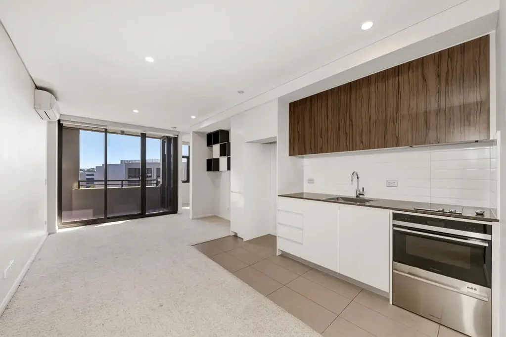 Stunning Top Floor One Bedroom Apartment in Barton