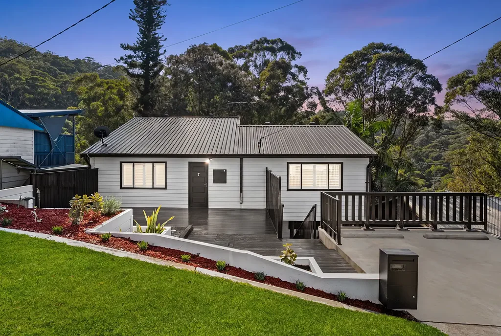East Gosford 4 Bedroom A Beautifully Renovated Home Among The Canopies