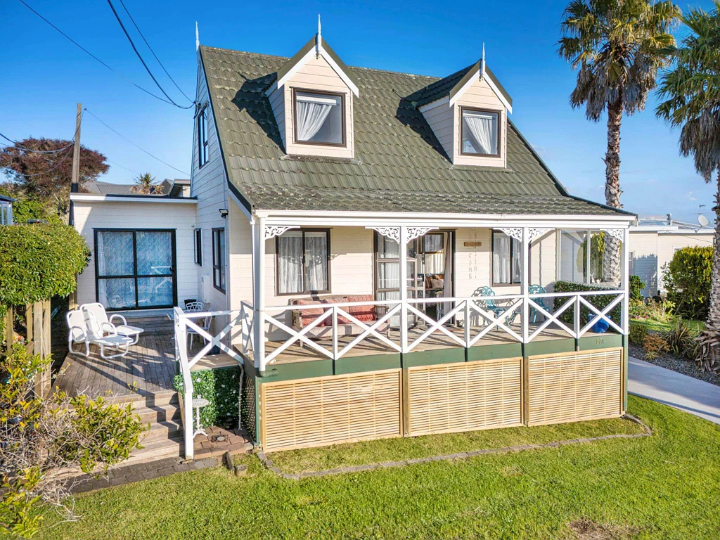 Manly 3Phòng ngủ BEAUTIFULLY RENOVATED - 3 BEDROOMS - DOUBLE GARAGE