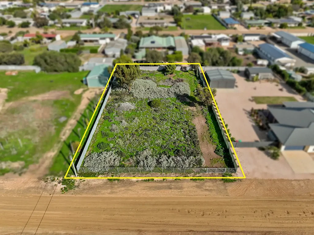 Moonta Bay Rare Opportunity: Massive Allotment with Subdivision Potential