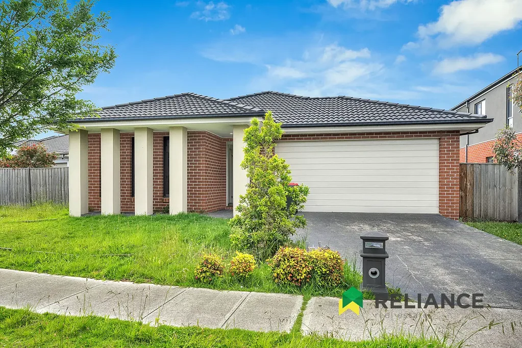 Stunning Family Home in Prime Point Cook Location!!