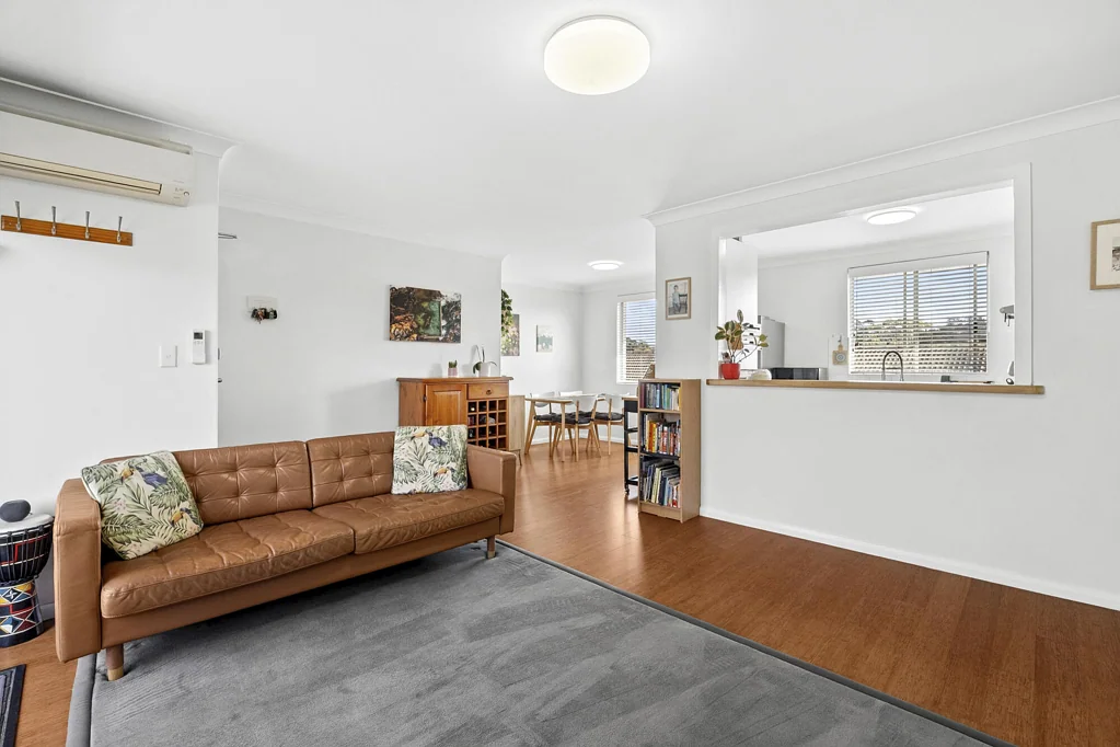 Manly Vale 2 Slaapkamer Top floor excellence with dual gargage and lifestyle ease