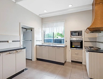 94 Railway Parade, Dandenong, VIC 3175, 4 ਕਮਰੇ, 2 ਬਾਥਰੂਮ, House