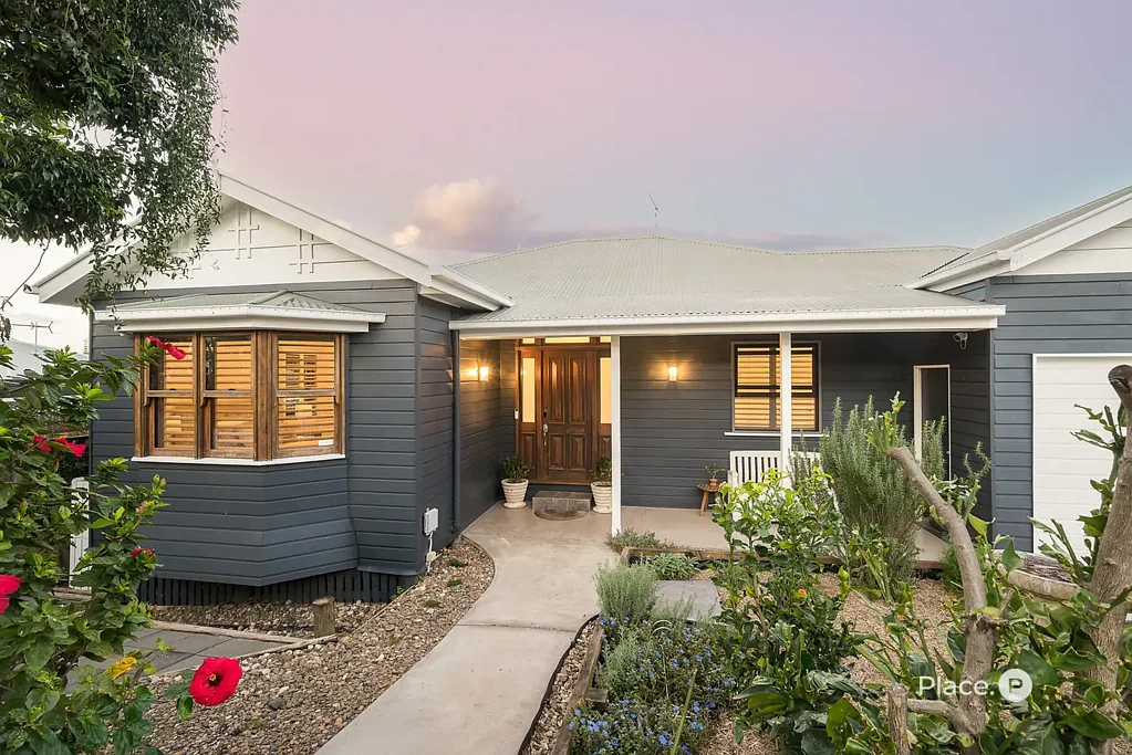 Bulimba 5Kwarto Prized North-East Aspect, Sweeping Views, Exceptional Family Living