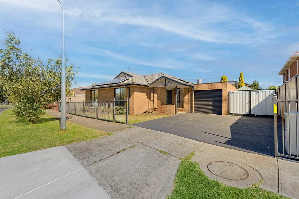 62 Saratoga Crescent, Keilor Downs, VIC 3038