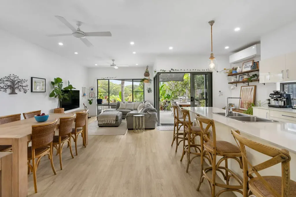 Tugun 4 Slaapkamer Near new home - Priced to sell