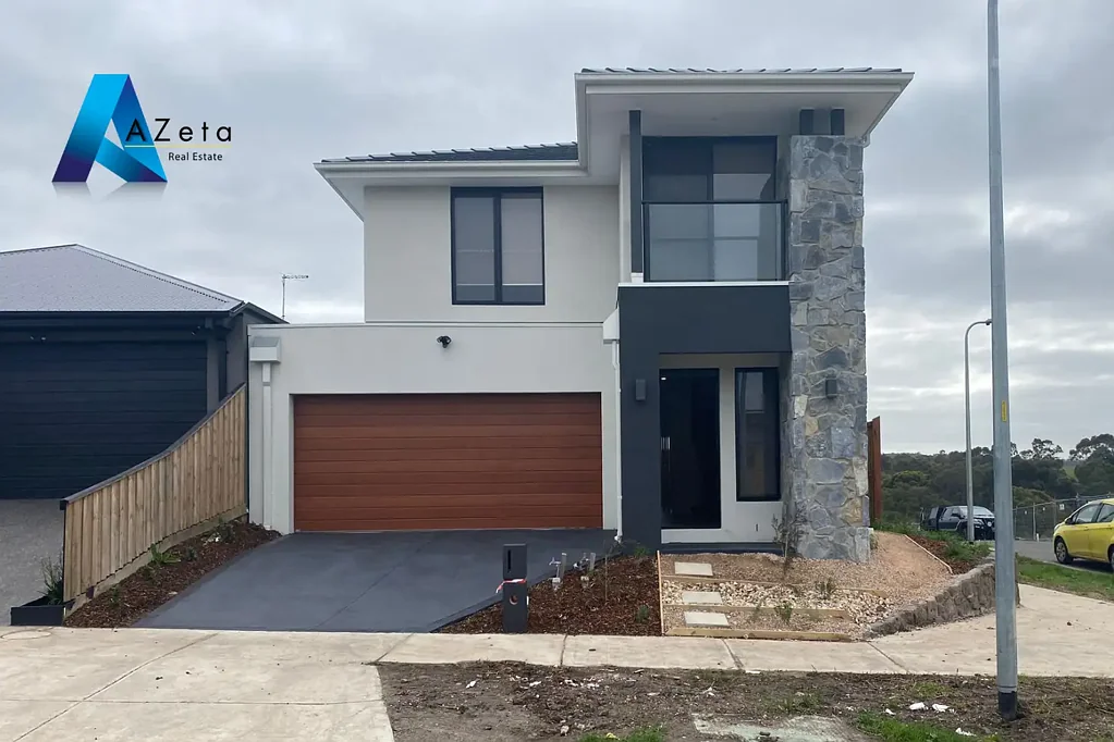 SPACIOUS 4 BEDROOM, 3 BATHROOM FAMILY HOME INCLUDING 2 CAR SPACES FOR LEASE!