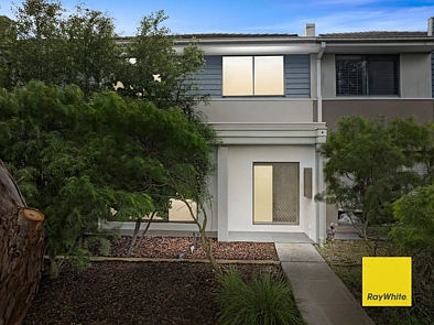 Mernda 3chambre Stylish, Spacious & Perfectly Positioned - No Body Corporate & Walk to Everything!