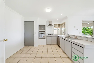 Kusina - 4 Grimbsy Close, Kenwick, WA 6107