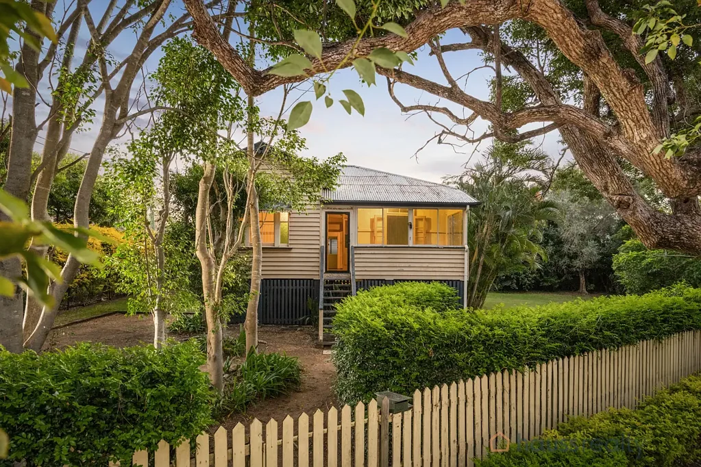 Graceville 3 Bedroom Prime Graceville Opportunity on 784m² — Renovate or Raise