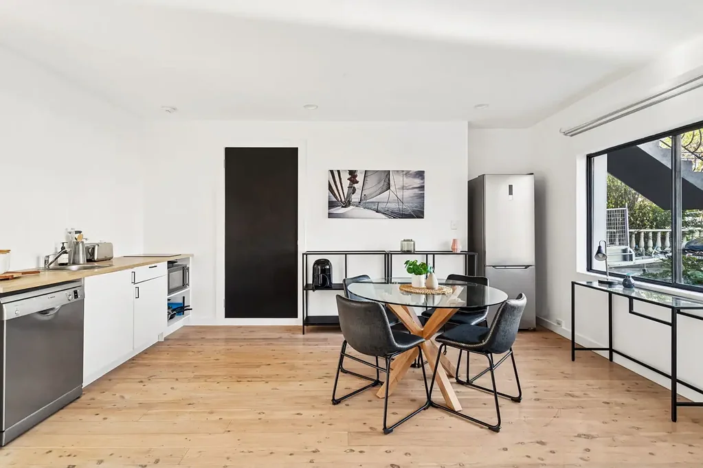Fully Furnished Pet Friendly Executive Rental
