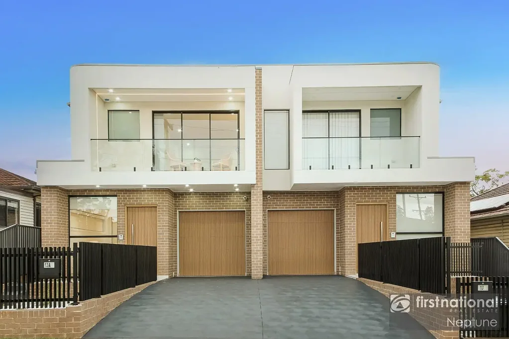 Wentworthville 5房 全新Torrens联排别墅 五卧四卫豪华套间 Taj石材台面 高级电器 遮盖户外娱乐区 多区域空调 优质装修 极佳隐私 Modern Luxury Meets Family Comfort!