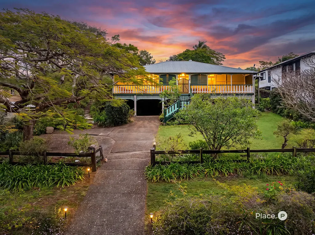 Indooroopilly 5房 永恒经典的Queenslander住宅，坐拥高地1,017平方米土地，潜力无限 Timeless Character Queenslander, Endless Potential on Elevated 1,017m2