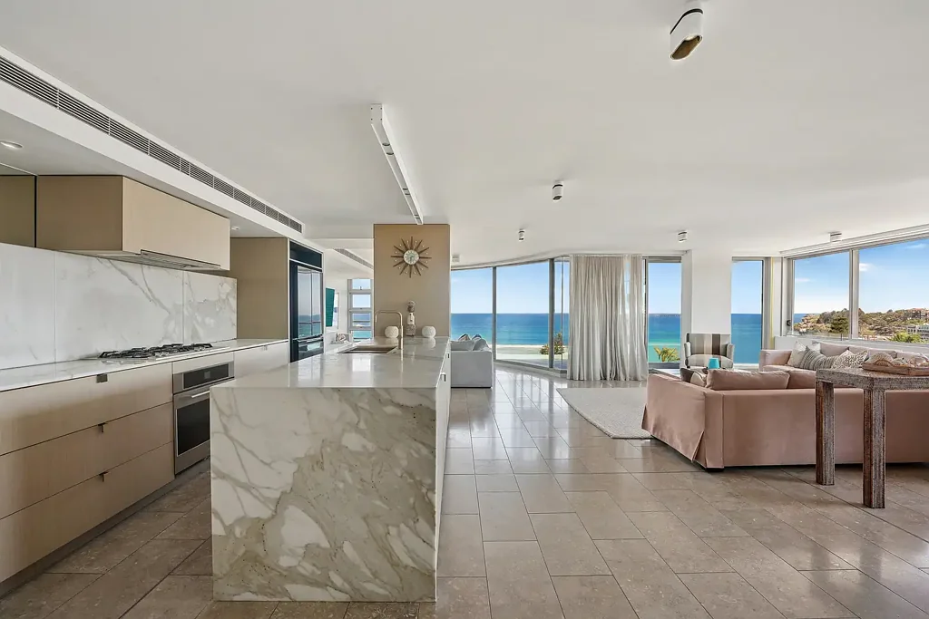Bondi Beach 3 Bedroom World-Class Luxury Apartment with Unrivalled Panoramic Views Across Bondi Beach