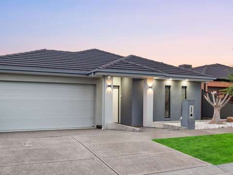 Craigieburn 4 Bedroom Impeccable Family Style - both Inside and Out