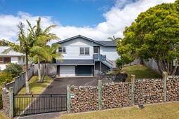 16 Tetrarch Place, Totara Vale