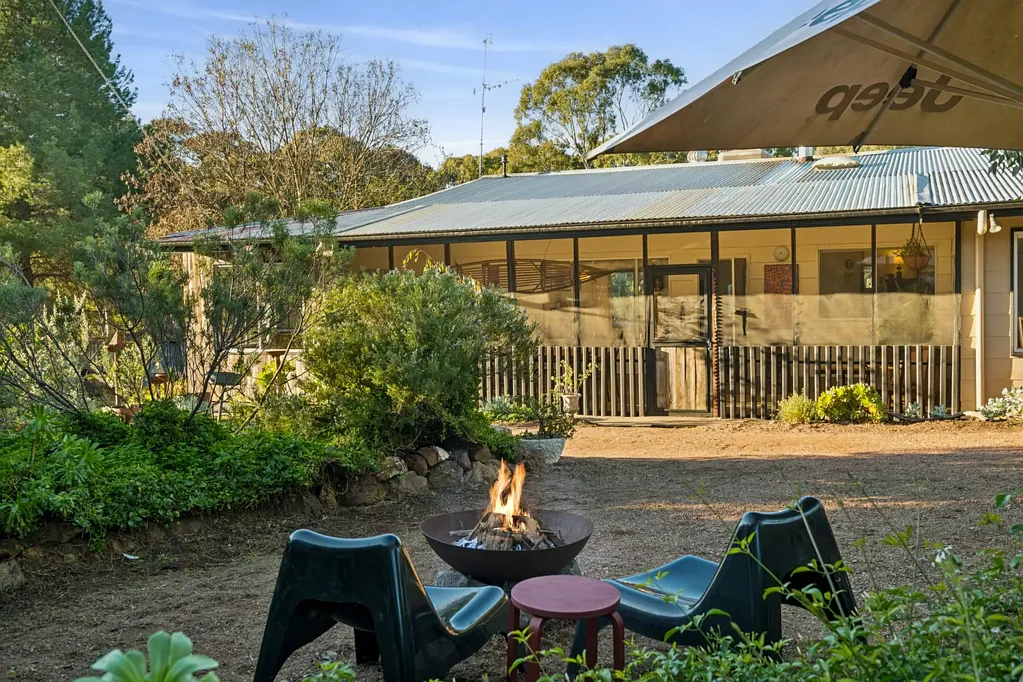 Kangaroo Flat 3침실 Lifestyle living on a private acre with room to grow