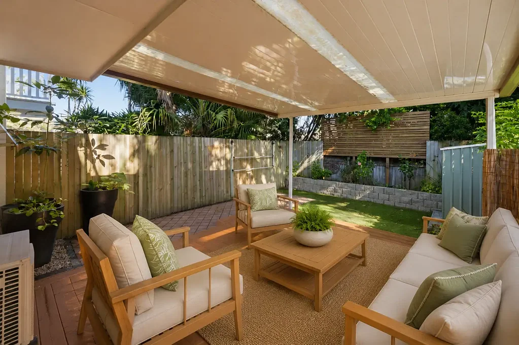 WATERFRONT LIFESTYLE IN THE HEART OF BURLEIGH WATERS