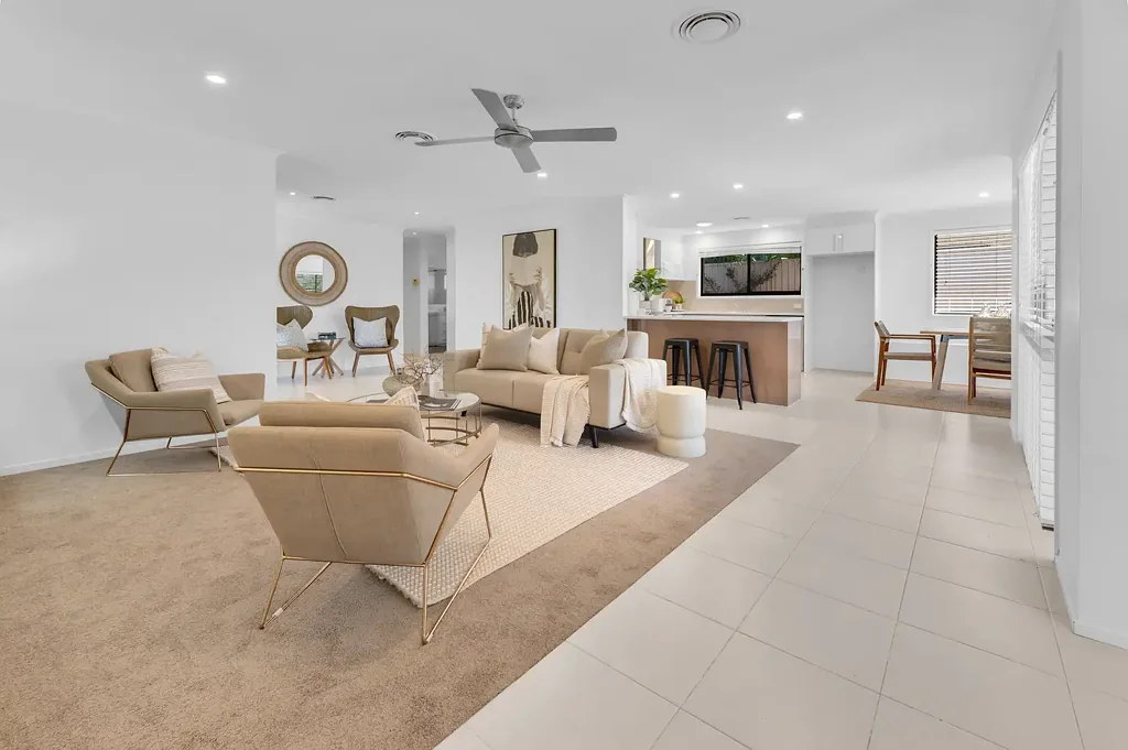 Ashmore 3房  FANTASTIC VALUE HOME ... PRIME CENTRAL LOCATION ... MOVE STRAIGHT IN & ENJOY !!!