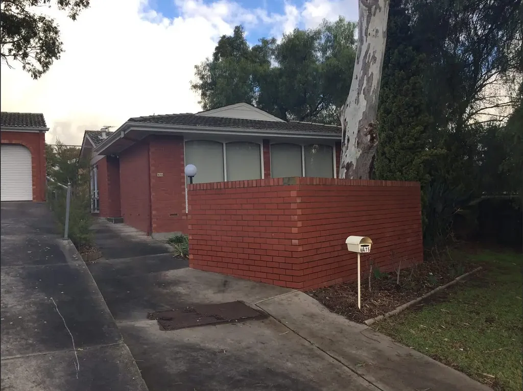 3 BEDROOM HOMETTE IN A GREAT LOCATION!