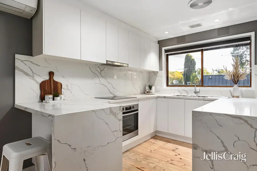 Montmorency 2બેડરૂમ Immaculate 2-Bedroom Unit with Lock-Up Garage in Prime Montmorency Location