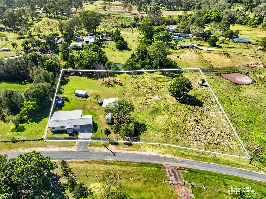Chambers Flat 4 Slaapkamer Acreage Living with Space, Sheds & Style