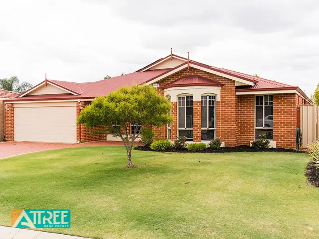 FAMILY COMFORT & OUTDOOR ENTERTAINING IN PRESTIGIOUS RANFORD ESTATE