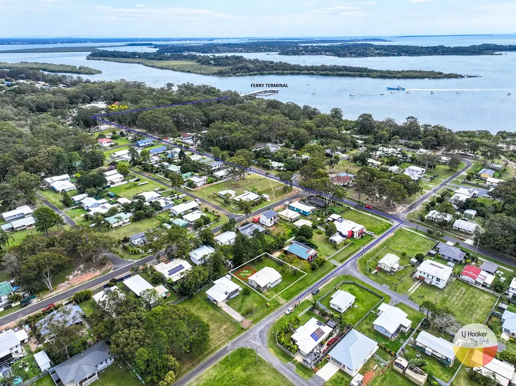 Russell Island 2房 步行近IGA 700米 1公里达渡轮 开放式大客厅 现代厨房 主卧带半套间浴室 发展空间足 Home in a Perfect Location, Room for Large Shed